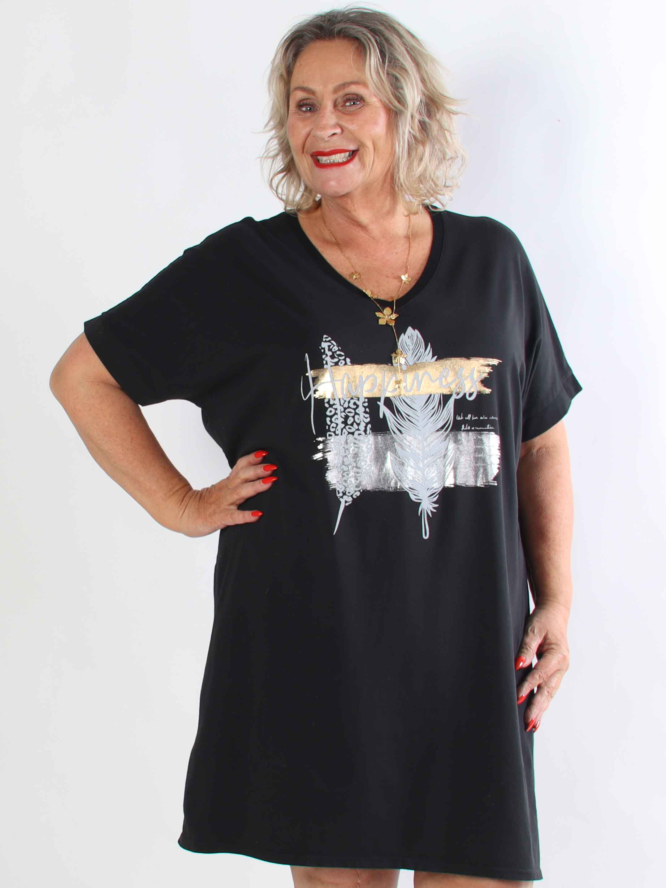 Alana - Plus size t-shirtkjole i bomuld med fejrmotiver foran